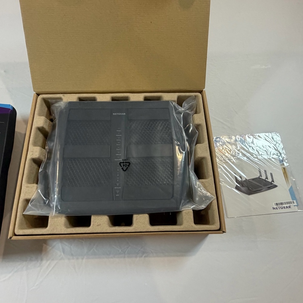 NETGEAR‎ Nighthawk X6S AC3000 Tri-Band WiFi Router Model# R7900P - Picture 9 of 13
